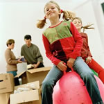 Moving-With-Kids-How-to-Make-the-New-Home-Familiar1